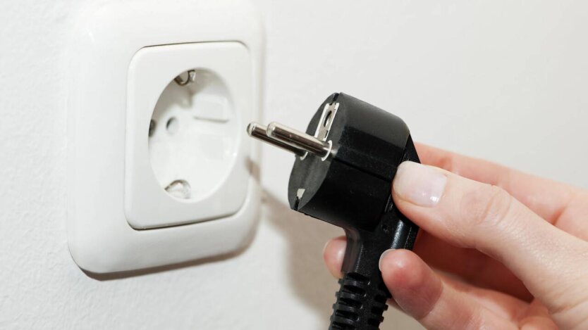 Electricians List 7 Appliances to Unplug Before Bed