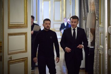Volodymyr Zelensky and Emmanuel Macron
