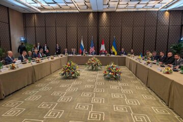 Negotiations between Ukrainian, Russian, and US delegations in Geneva