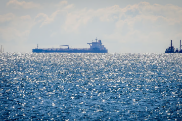 EU plans total ban on maritime services for Russian oil