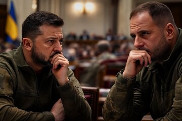 Volodymyr Zelensky and Andriy Yermak